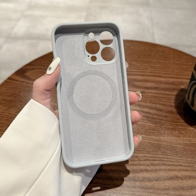 N52 Mag Safe iPhone Cases Green Silicone Soft Phone Case Customized For iPhone 14 13 12